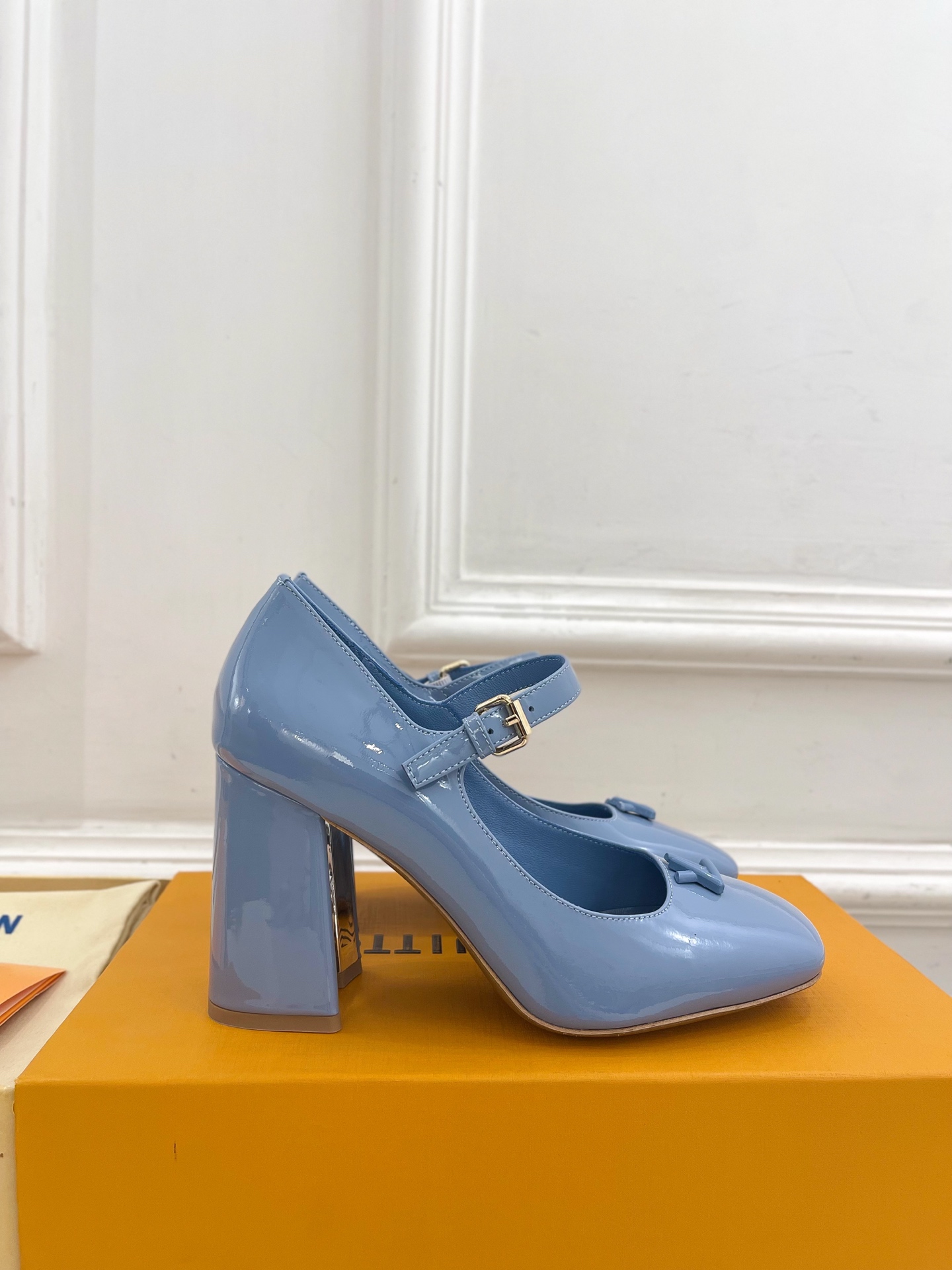 Women's high heels